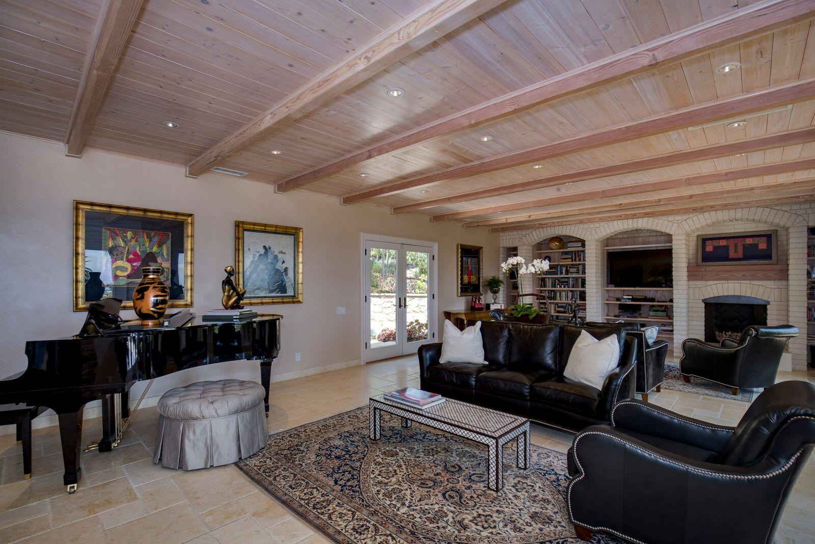 1935 East Las Tunas Road Santa Barbara, CA 93103 - Photo 9 of 28 Family Room