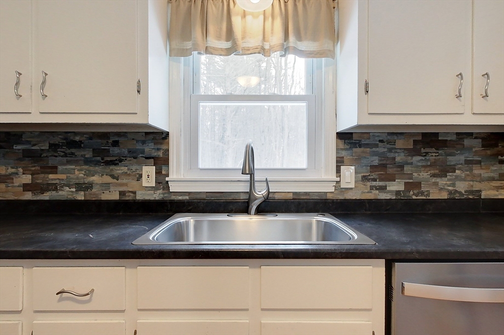 102 Wheeler Street Pepperell, MA 01463 - Photo 3 of 42