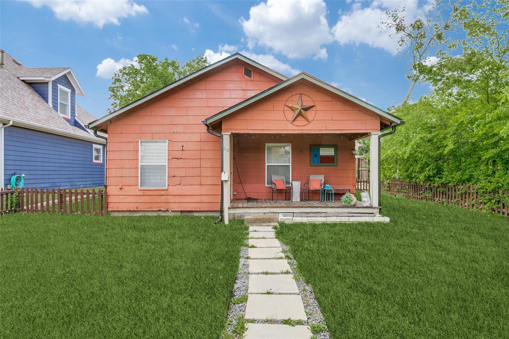 612 East Wall Street Grapevine, TX 76051 - Photo 5 of 33