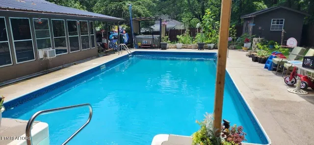 $369,000 | 109 Glenn Circle, Powell, TN 37849