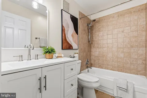 $915,000 | 1614 Beekman Place Northwest, Unit C, Washington, DC 20009