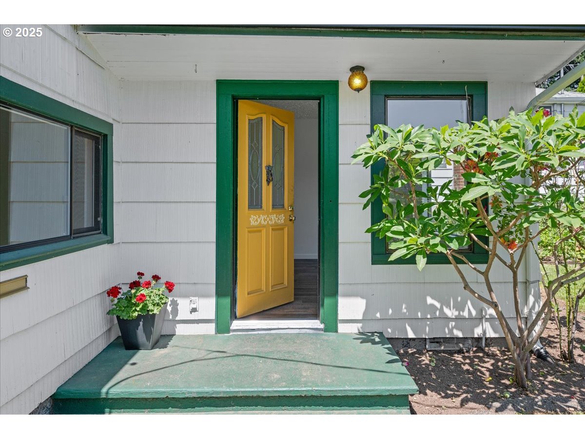 7313 Southwest 29th Avenue Portland, OR 97219 - Photo 3 of 34 Gallery Image 3