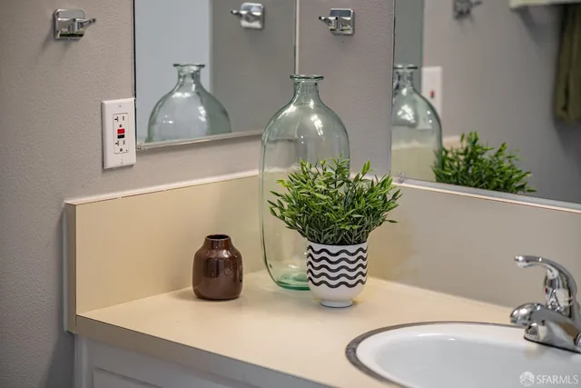 $399,000 | 94 Bayo Vista Avenue, Unit 304, Oakland, CA 94611