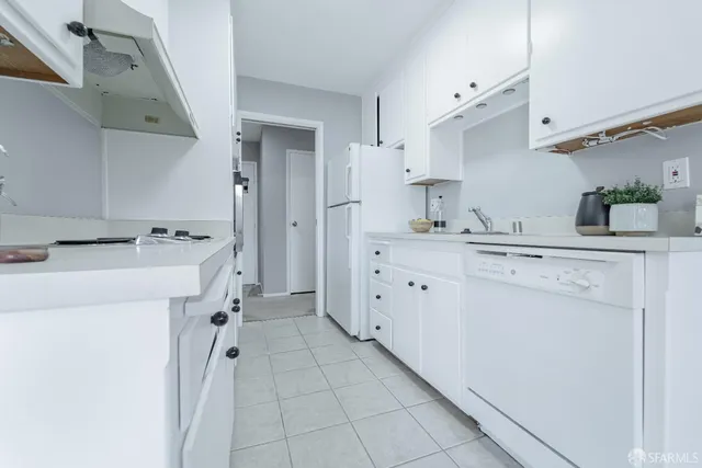 $399,000 | 94 Bayo Vista Avenue, Unit 304, Oakland, CA 94611