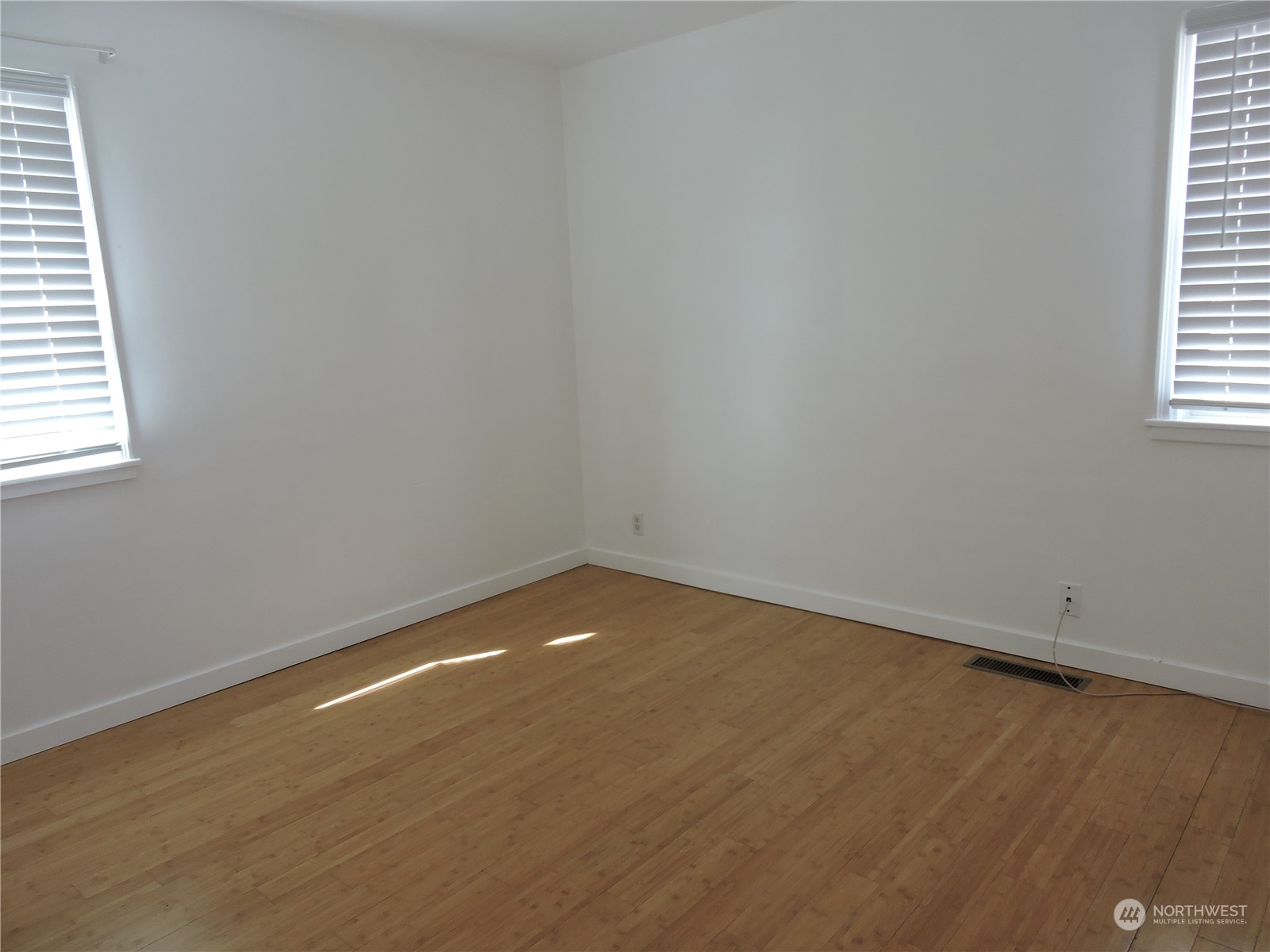 227 Columbia Road Ephrata, WA 98823 - Photo 11 of 21 an empty room with a window