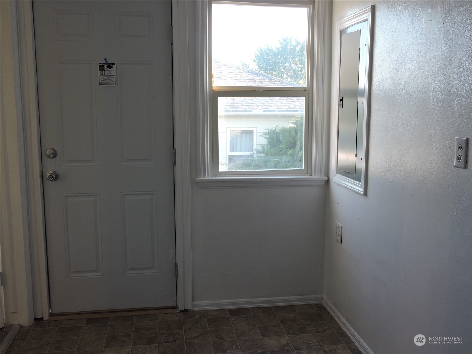 227 Columbia Road Ephrata, WA 98823 - Photo 14 of 21 a small space with wooden floor and windows