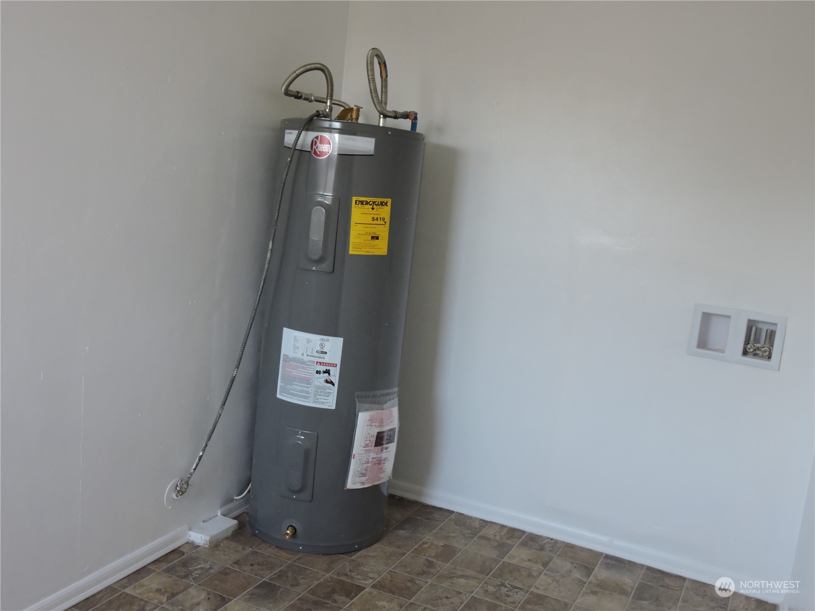 227 Columbia Road Ephrata, WA 98823 - Photo 15 of 21 a view of water heater room
