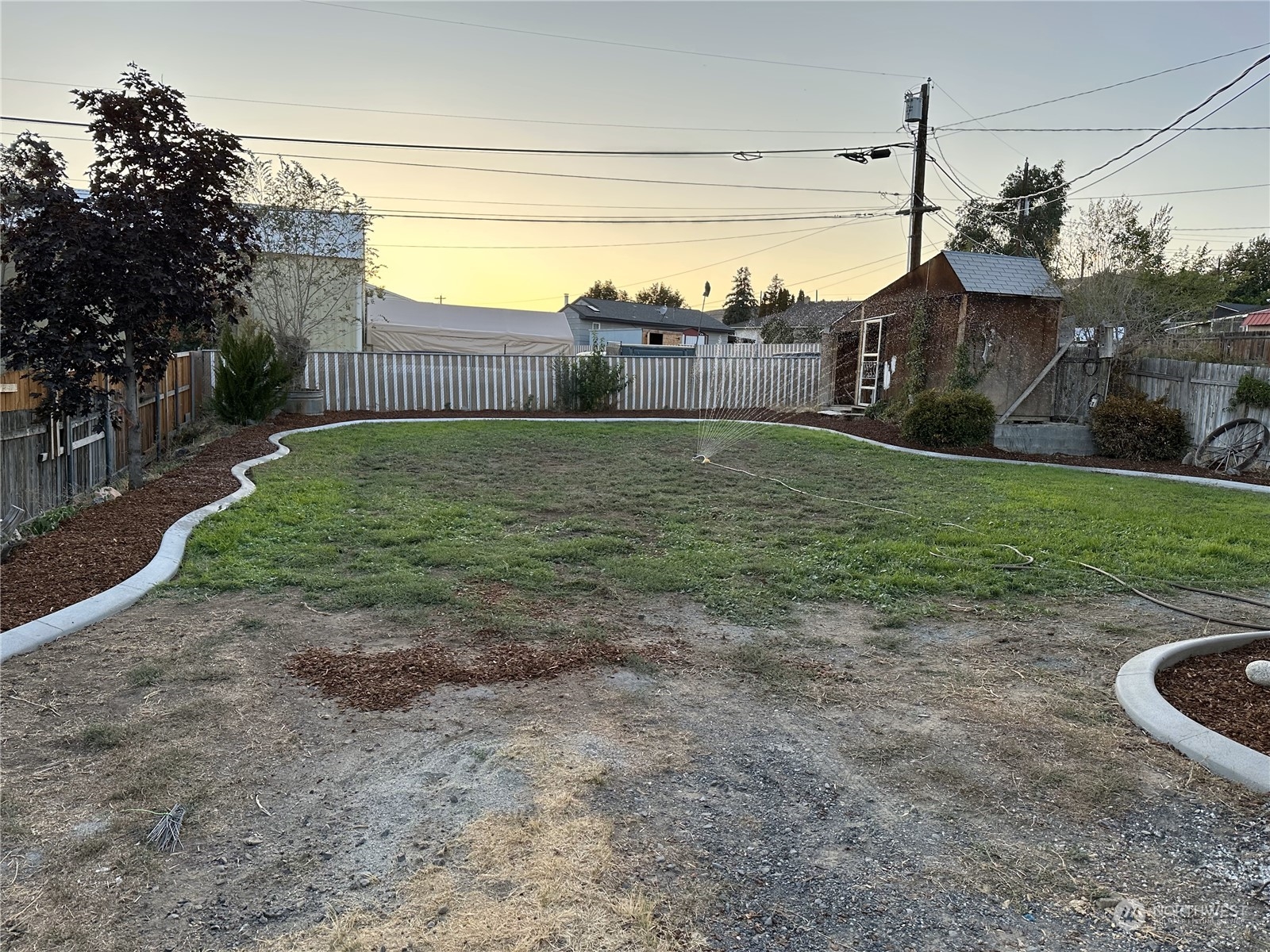 227 Columbia Road Ephrata, WA 98823 - Photo 19 of 21 a backyard of a house