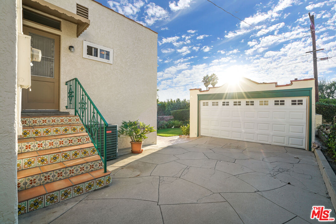 1215 North Everett Street Glendale, CA 91207 - Photo 25 of 31 a view of a terrace with sky view