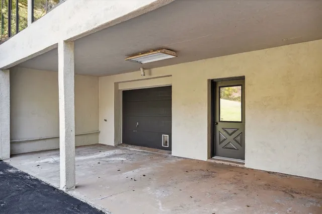 a view of a garage