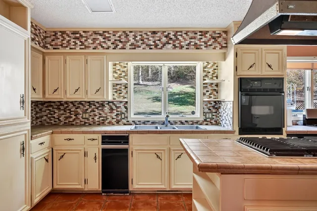 a view of a room with a closet