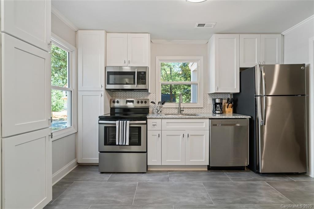 2854 Mayflower Road Charlotte, NC 28208 - Photo 6 of 19 Gallery Image 6