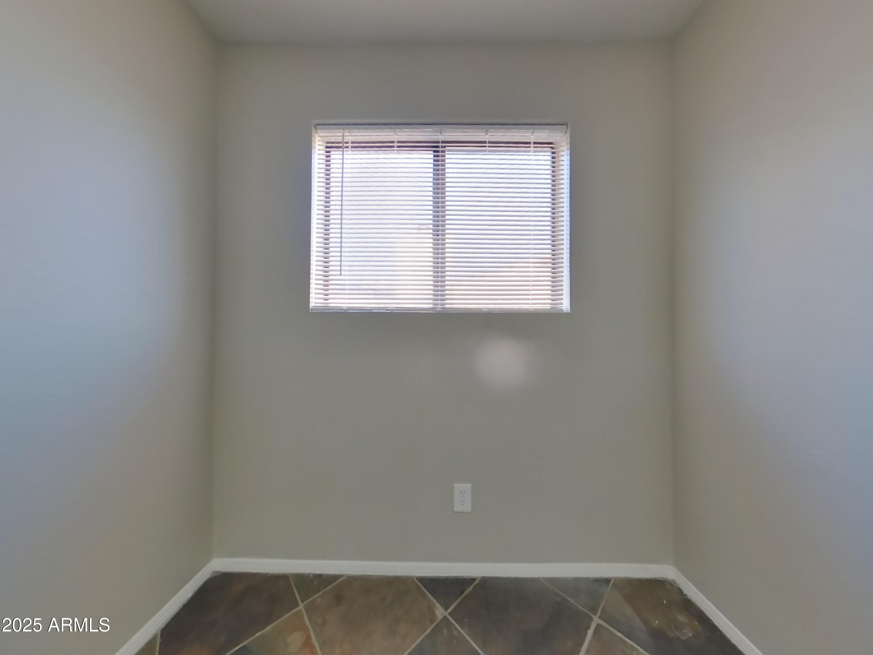 1726 North Summer Circle Mesa, AZ 85203 - Photo 11 of 16 10_Image_smNELAFIJJ