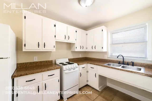 $800 | 211 Oak Street, Unit 3, Clarksville, TN 37042