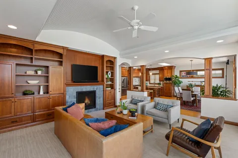 $2,200,000 | 208 East Lake Street, Waconia, MN 55387