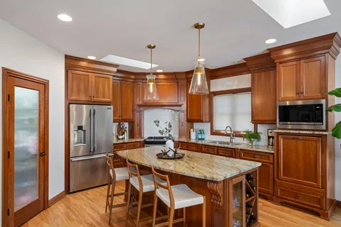 $2,200,000 | 208 East Lake Street, Waconia, MN 55387