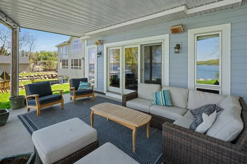 $2,200,000 | 208 East Lake Street, Waconia, MN 55387