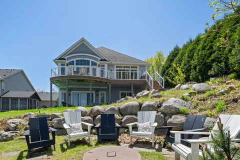 $2,200,000 | 208 East Lake Street, Waconia, MN 55387