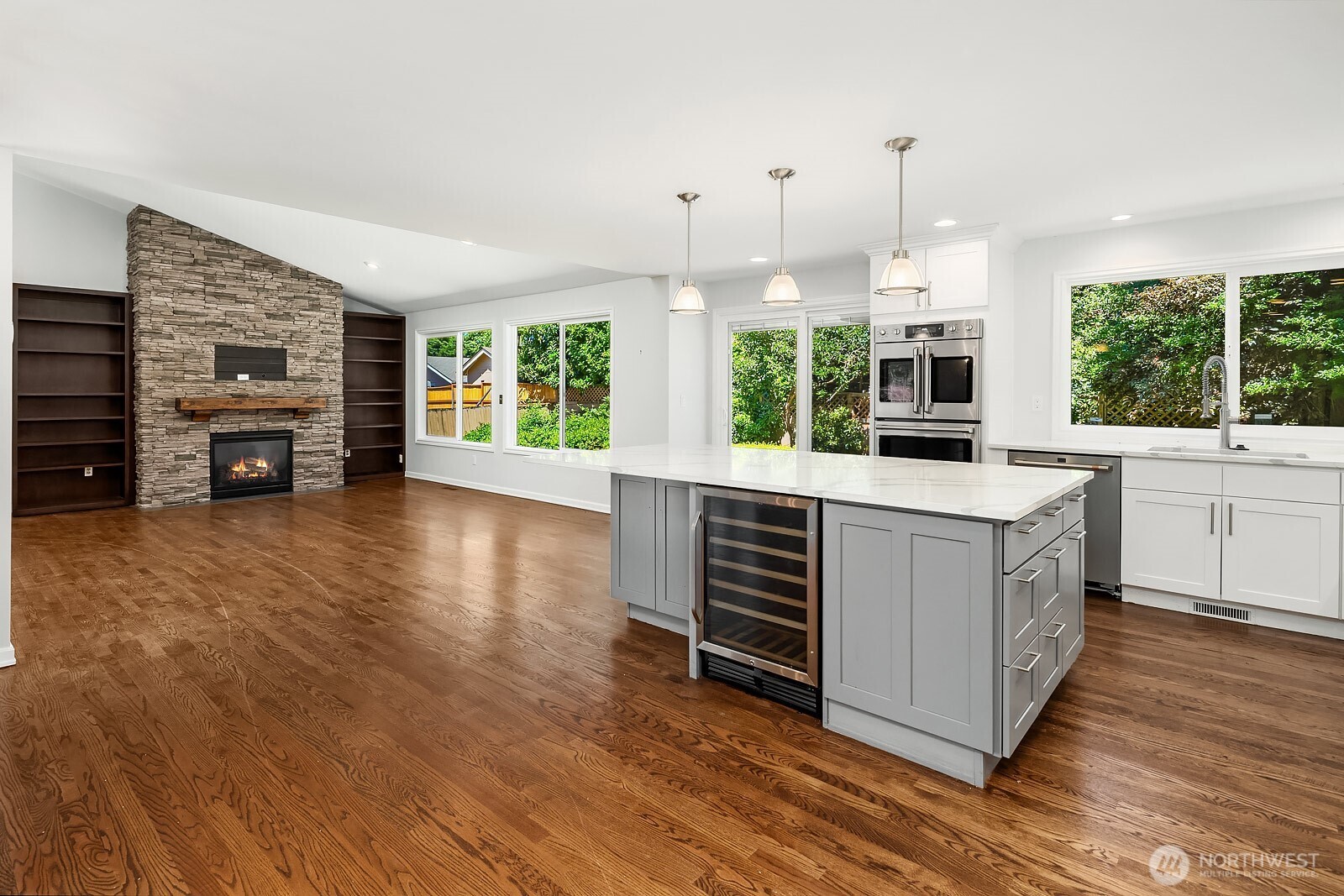 4928 Northeast 23rd Street Renton, WA 98059 - Photo 3 of 27 Gallery Image 3