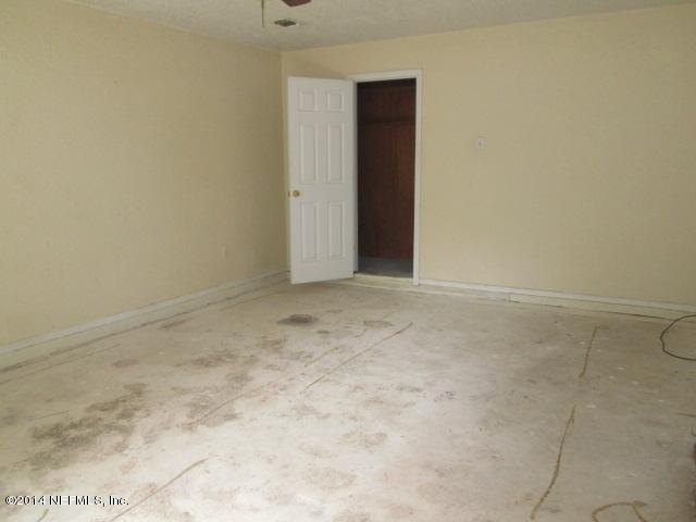 4300 Napoli Road Jacksonville, FL 32207 - Photo 2 of 11 Living room
