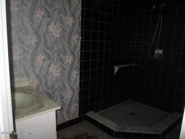 4300 Napoli Road Jacksonville, FL 32207 - Photo 6 of 11 Master bathroom
