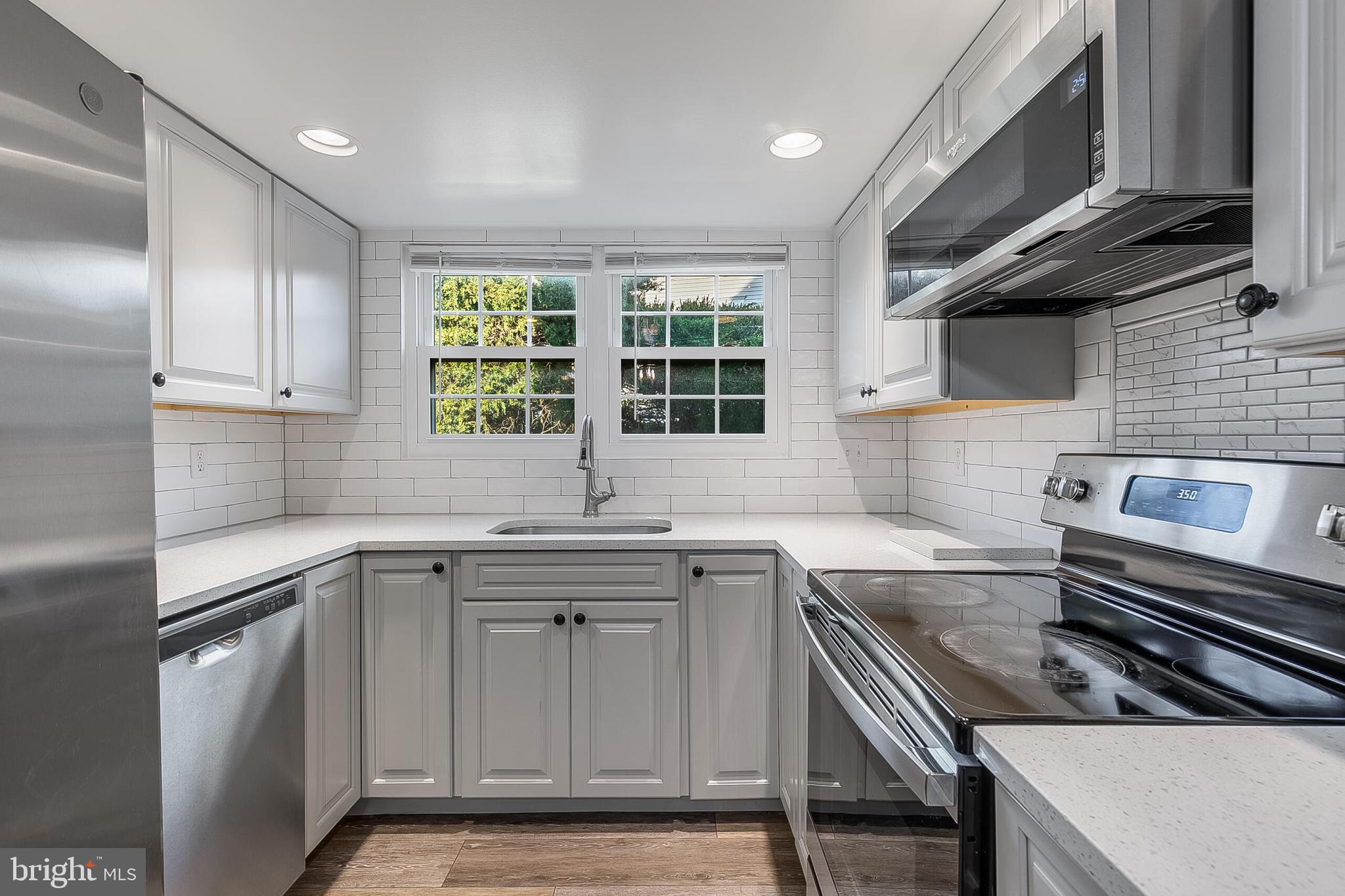 110 Prosperity Avenue Southeast, Unit A Leesburg, VA 20175 - Photo 5 of 22 a kitchen that has a sink and a stove