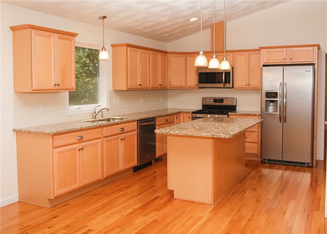 29 Hopkinton Hill Road Hopkinton, RI 02832 - Photo 3 of 25