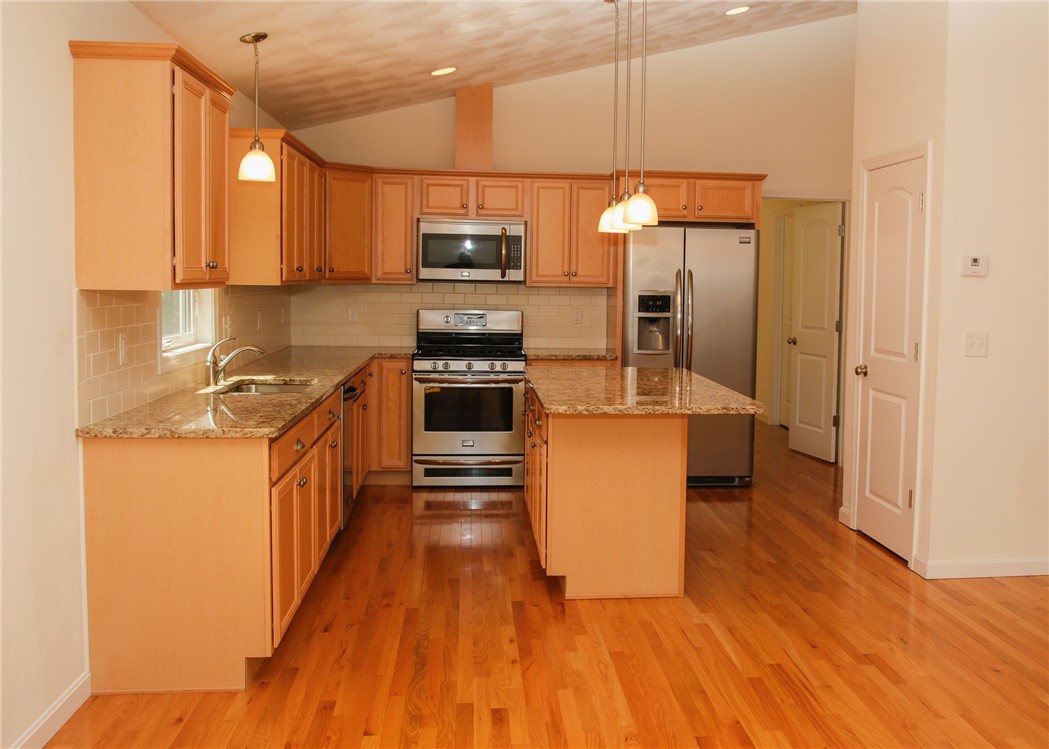 29 Hopkinton Hill Road Hopkinton, RI 02832 - Photo 4 of 25