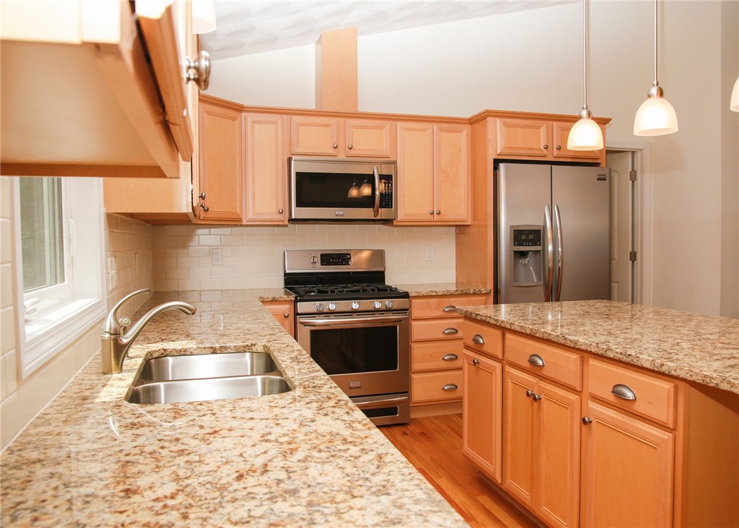 29 Hopkinton Hill Road Hopkinton, RI 02832 - Photo 5 of 25