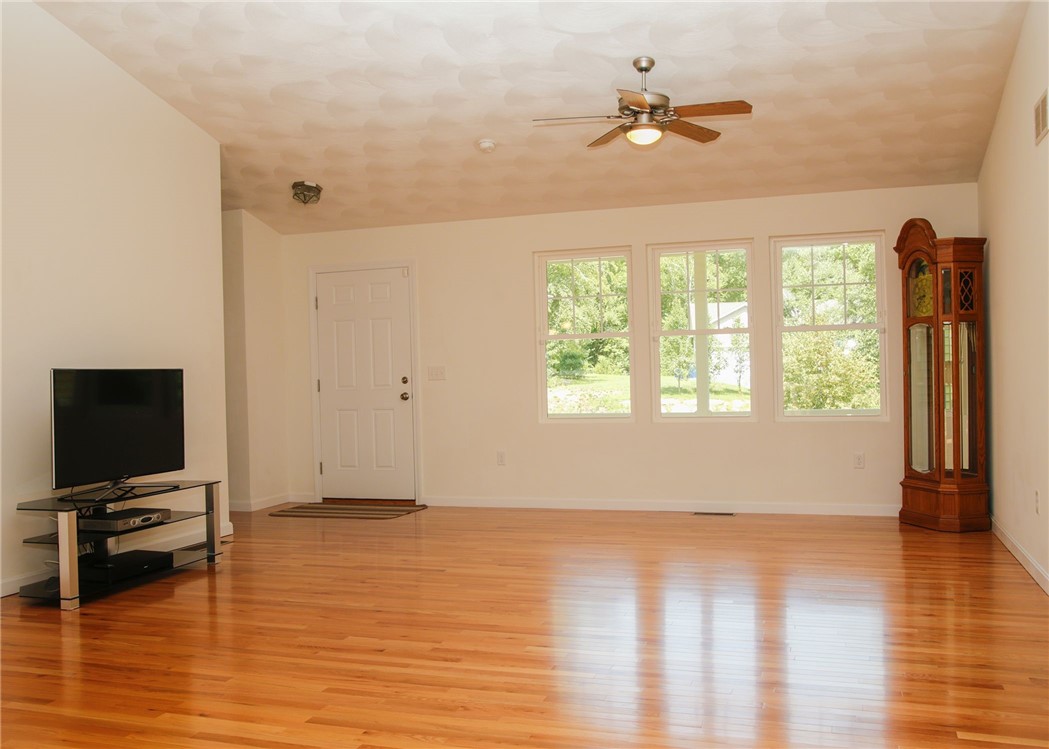 29 Hopkinton Hill Road Hopkinton, RI 02832 - Photo 6 of 25 Living Room