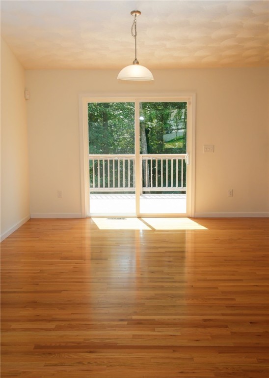 29 Hopkinton Hill Road Hopkinton, RI 02832 - Photo 7 of 25 Dining Area