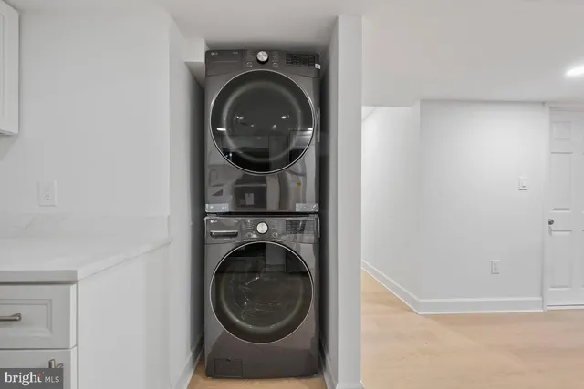 a view of a livingroom with a bathroom