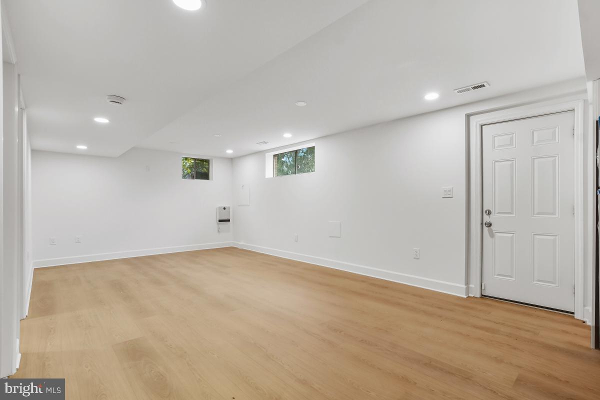 8728 # Courthouse Road Vienna, VA 22182 - Photo 8 of 34 a view of an empty room