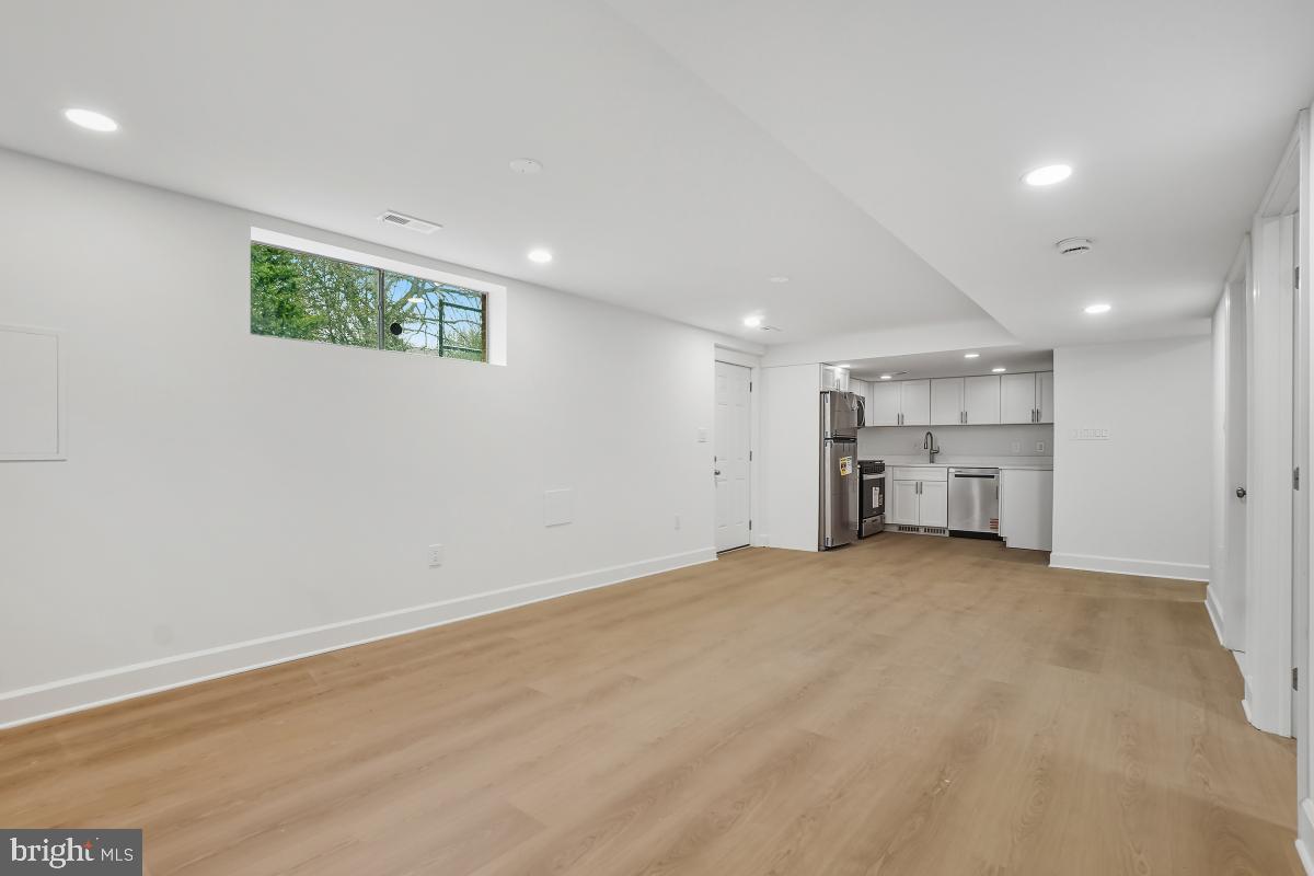8728 # Courthouse Road Vienna, VA 22182 - Photo 10 of 34