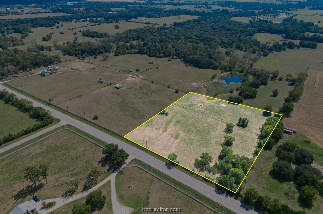 an aerial view of a yard