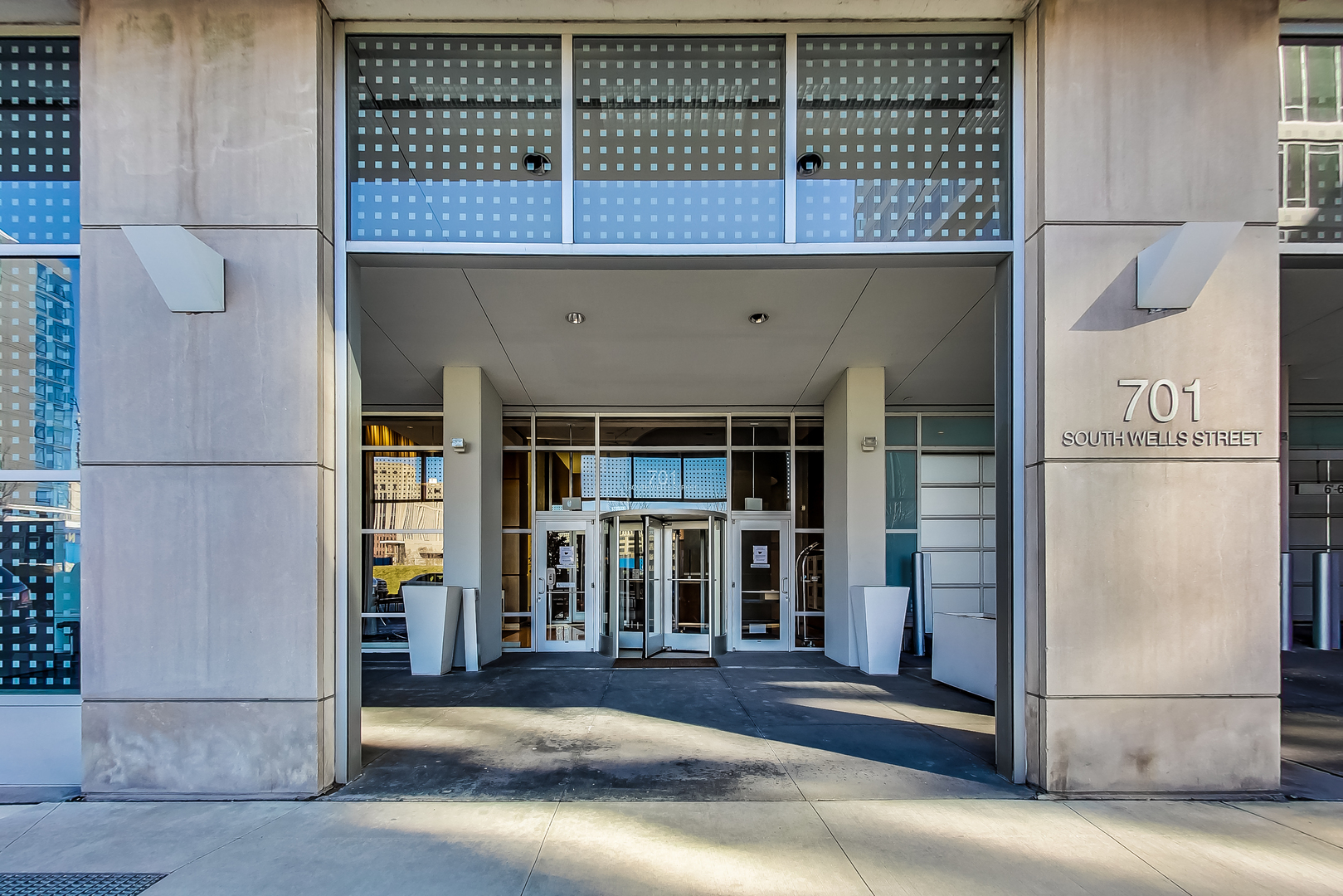 701 South Wells Street, Unit 2201 Chicago, IL 60607 - Photo 2 of 34