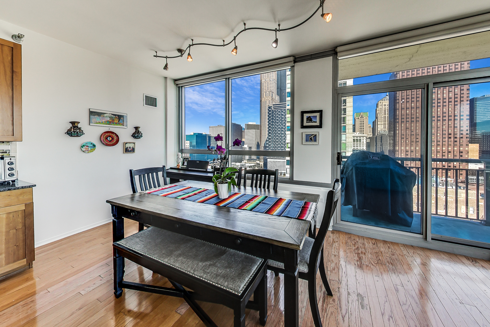 701 South Wells Street, Unit 2201 Chicago, IL 60607 - Photo 12 of 34