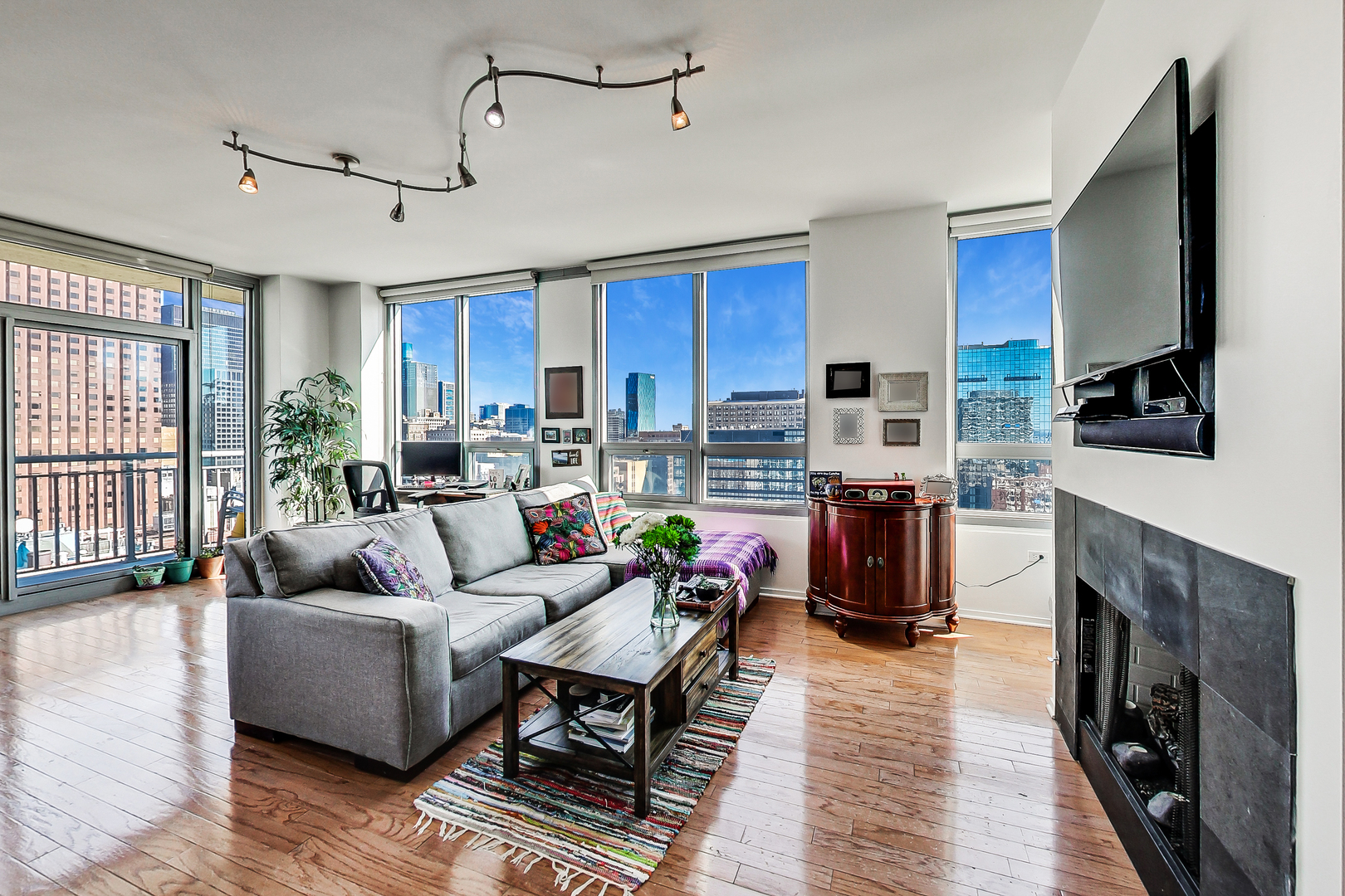 701 South Wells Street, Unit 2201 Chicago, IL 60607 - Photo 9 of 34