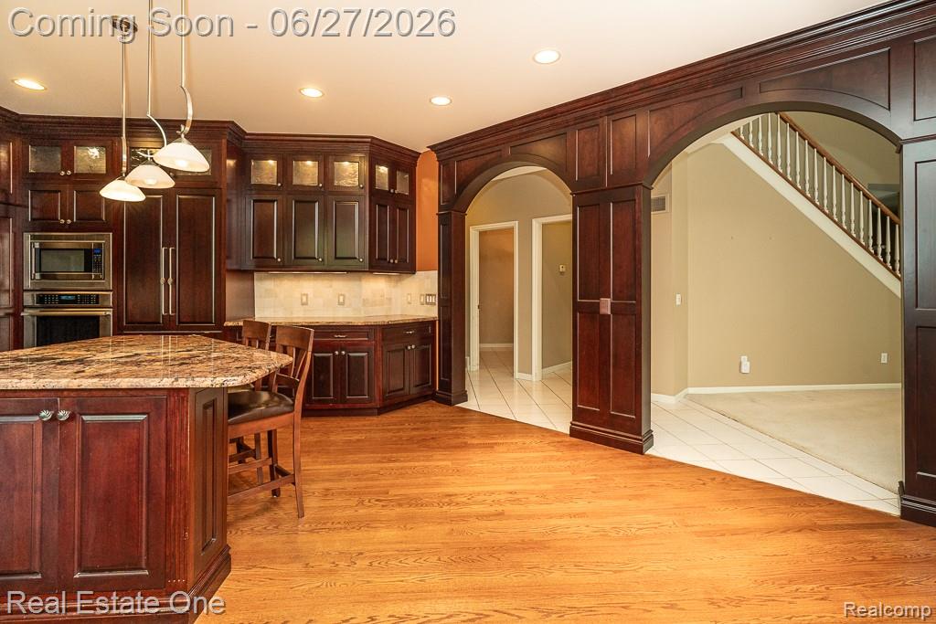 3347 St George Court Rochester, MI 48306 - Photo 13 of 51 Kitchen