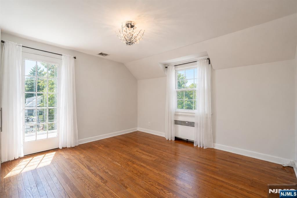 327 Chestnut Street Nutley, NJ 07110 - Photo 12 of 33
