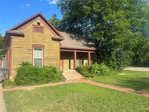 $325,000 | 731 Kentucky Street, Graham, TX 76450