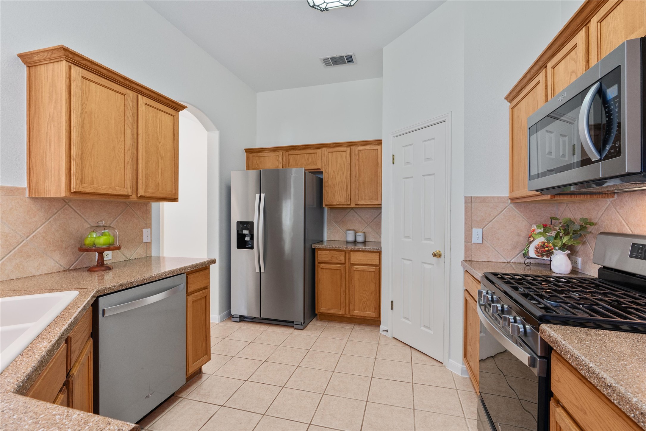 122 Copperwood Loop Round Rock, TX 78665 - Photo 9 of 40 The kitchen features stainless steel appliances, including a gas range.