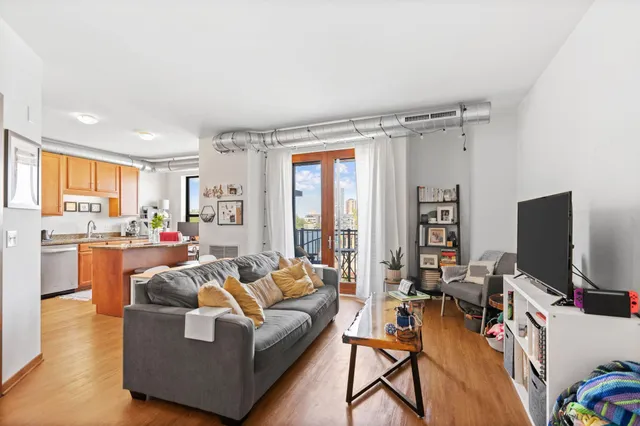 $1,475 | 15 East Franklin Avenue, Unit 320, Minneapolis, MN 55404