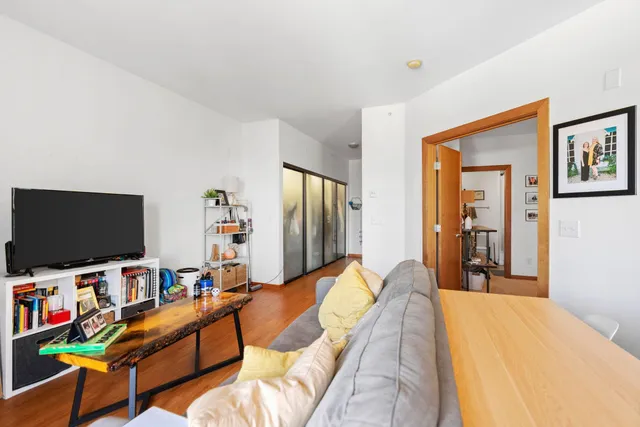 $1,475 | 15 East Franklin Avenue, Unit 320, Minneapolis, MN 55404