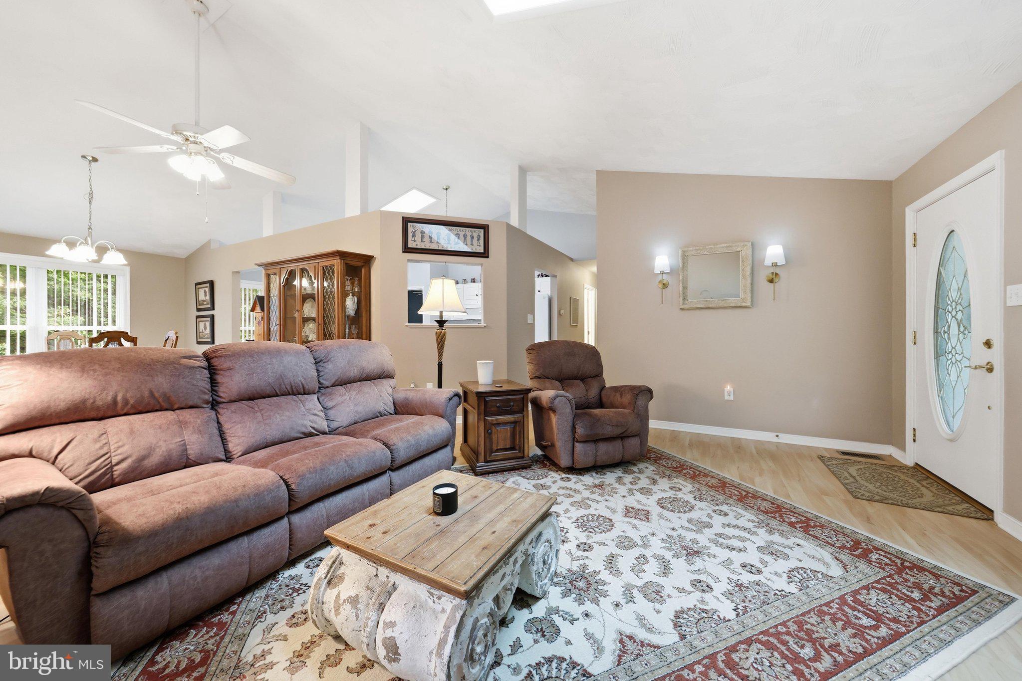 18664 Rivergate Road Keedysville, MD 21756 - Photo 6 of 49 Living Room