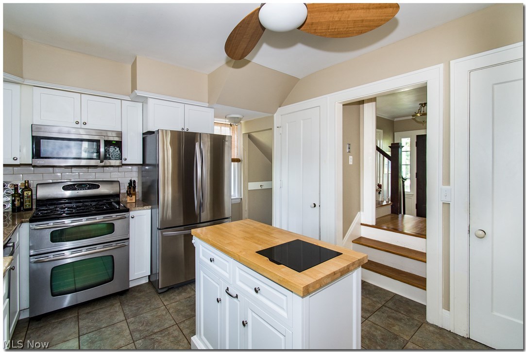 3060 Coleridge Road Cleveland, OH 44118 - Photo 18 of 32