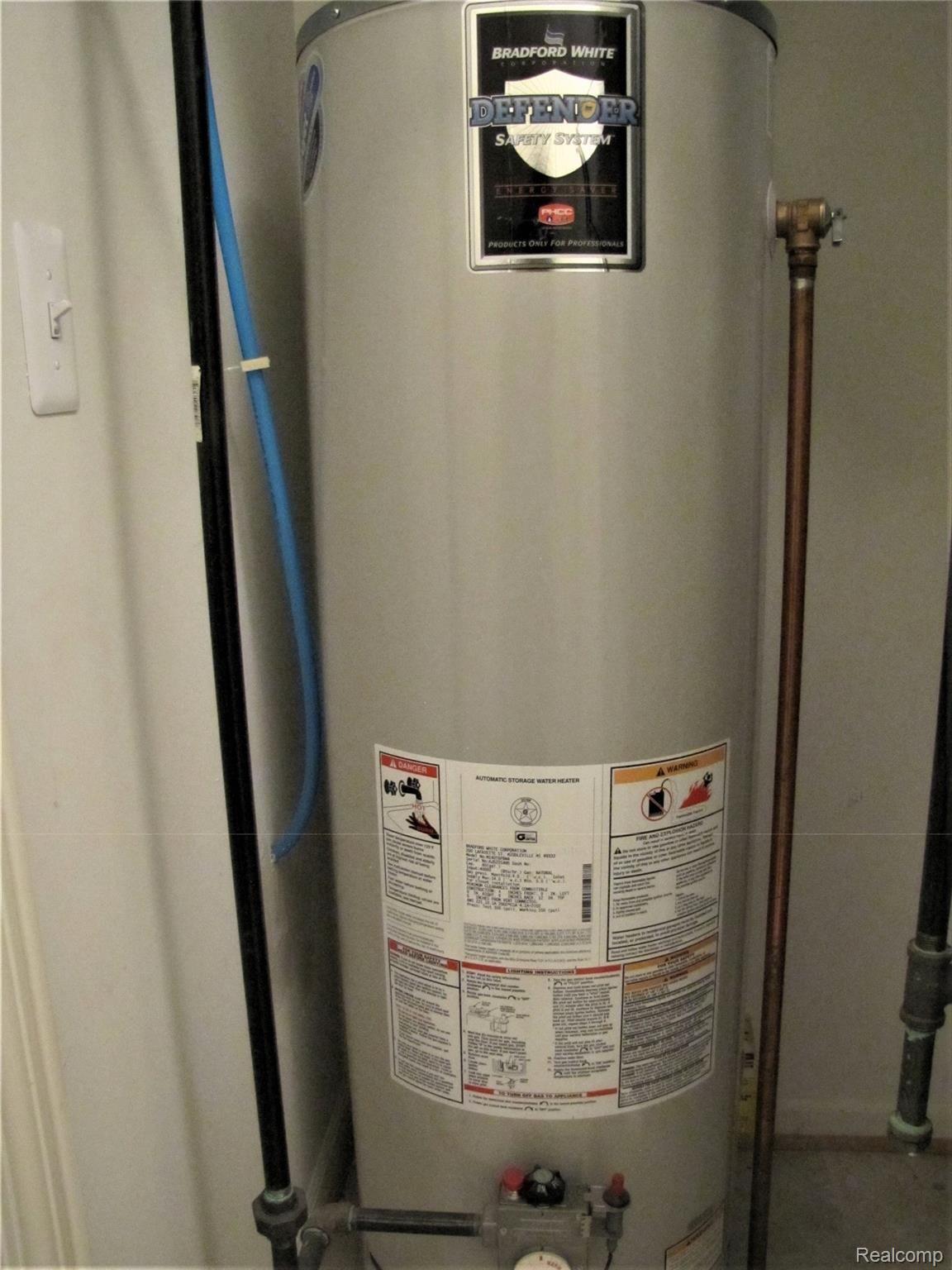 11852 Farmington Road Livonia, MI 48150 - Photo 22 of 25 Farmington hot water heater.JPG