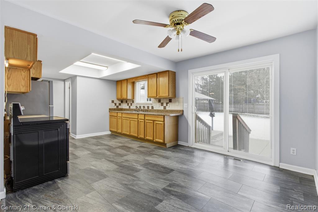 7960 Beard Road Byron, MI 48418 - Photo 5 of 23