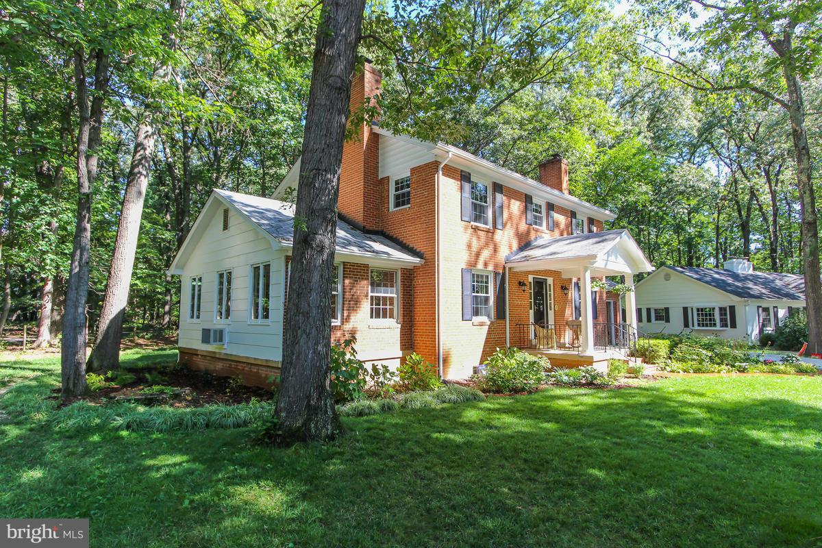 12206 Hounds Lane Reston, VA 20191 - Photo 2 of 30 Exterior (Front)