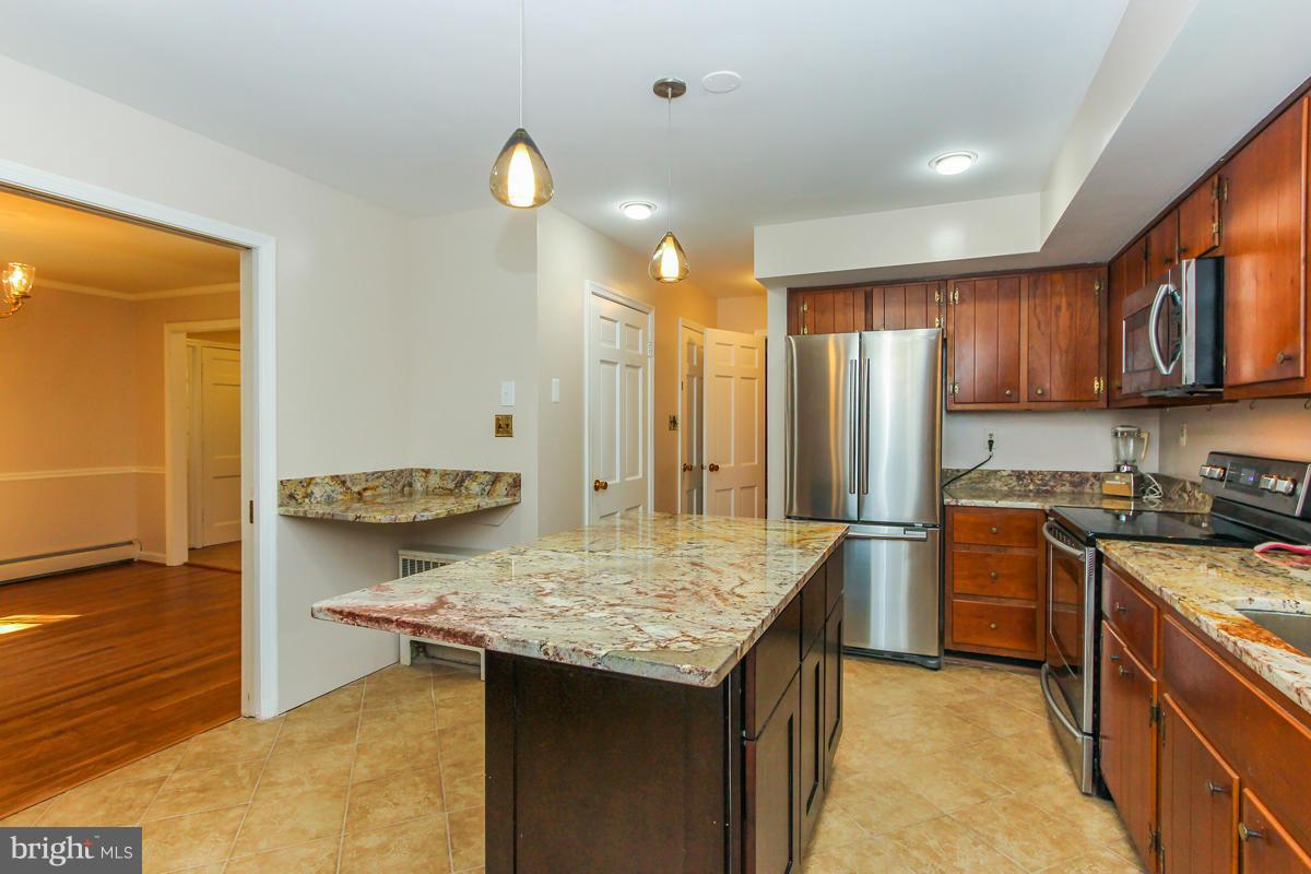 12206 Hounds Lane Reston, VA 20191 - Photo 12 of 30 Kitchen